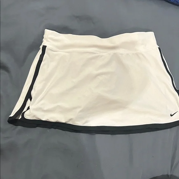 Nike Ivory Skirt with Black Trim - Picture 1 of 3